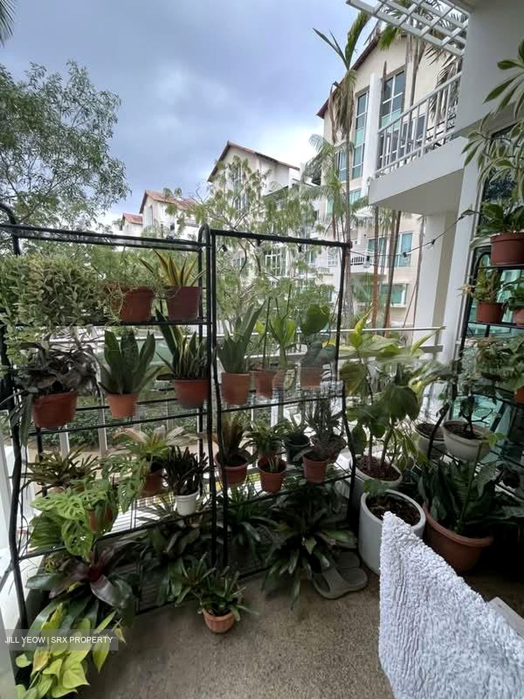 Country Park Condominium (D16), Condominium #580647851